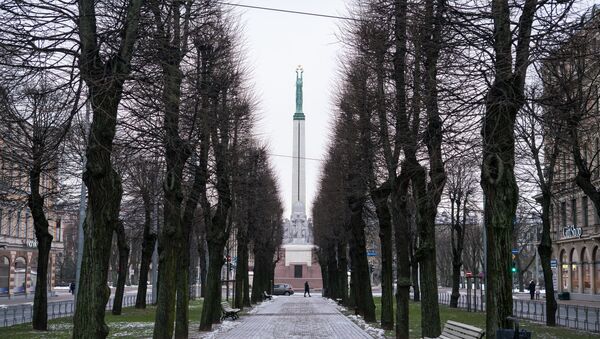Аллея у памятника Свободы в Риге - Sputnik Latvija