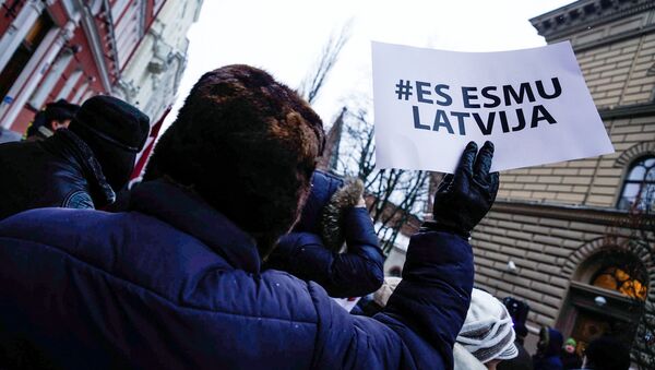 Maršs krievu skolu aizsardzībai - Sputnik Latvija