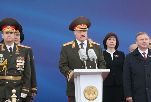 Александр Лукашенко на параде в честь Дня Независимости Республики Беларусь, 3 июля 2017 года - Sputnik Латвия