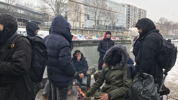 Мигранты в Париже - Sputnik Латвия