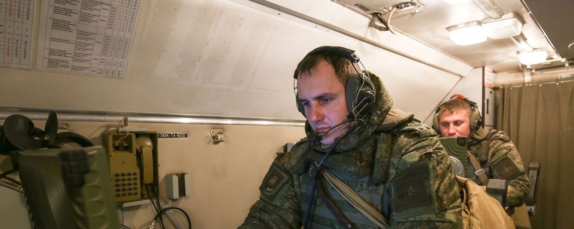 Военнослужащие во время учений ОТРК Искандер-М - Sputnik Латвия, 1920, 02.06.2021