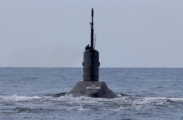 Дизель-электрическая подводная лодка Выборг (проект 877) ВМФ РФ в акватории города Балтийска Дизель-электрическая подводная лодка Выборг (проект 877) ВМФ РФ в акватории города Балтийска - Sputnik Латвия