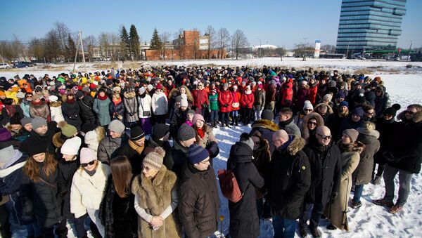 Работники банка ABLV собрались вместе для прощальной фотографии - Sputnik Латвия