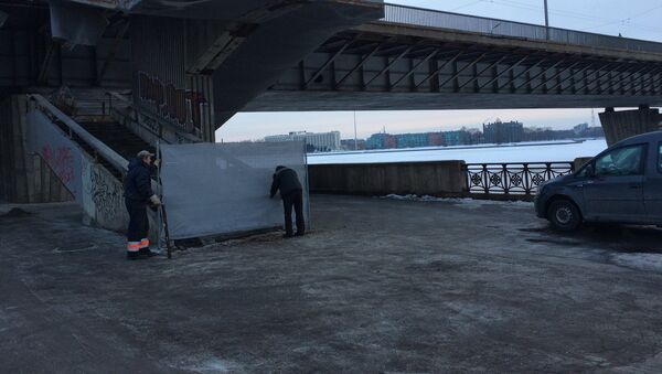 ЧП на Вантовом мосту в Риге: от лестницы отлетел кусок бетона - Sputnik Латвия
