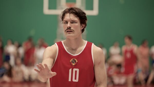 В спортивной драме Кирилл сыграл роль легенды советского баскетбола - Sputnik Латвия