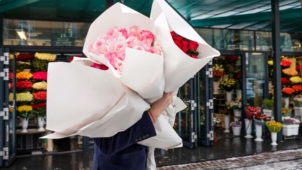 Лучшие цветы этим утром в торговых рядах у Верманского парка - Sputnik Latvija