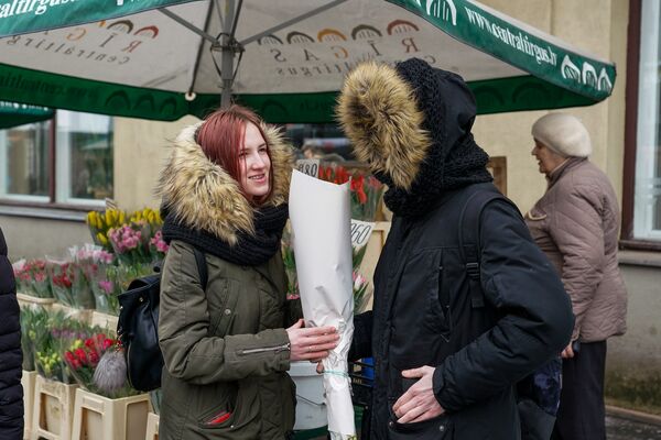Центральный рынок в Риге 8 марта  - Sputnik Латвия