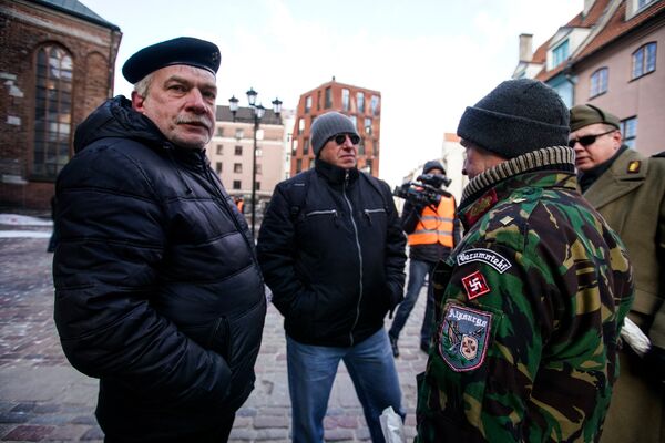 Подготовка к маршу легионеров СС в Риге Подготовка к маршу легионеров СС в Риге - Sputnik Латвия