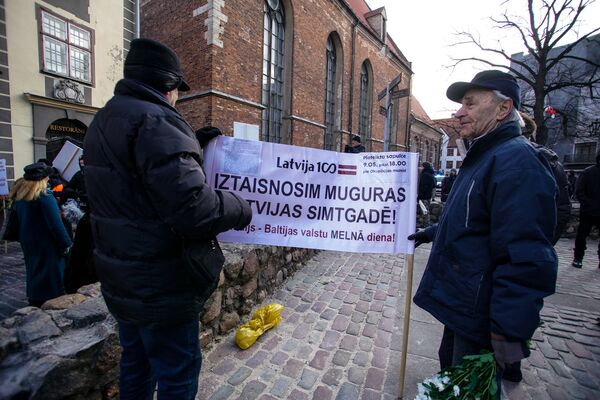 Подготовка к маршу легионеров СС в Риге Подготовка к маршу легионеров СС в Риге - Sputnik Латвия