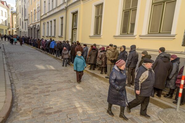 Досрочные выборы президента России в российском посольстве в Таллинне Досрочные выборы президента России в российском посольстве в Таллинне - Sputnik Латвия