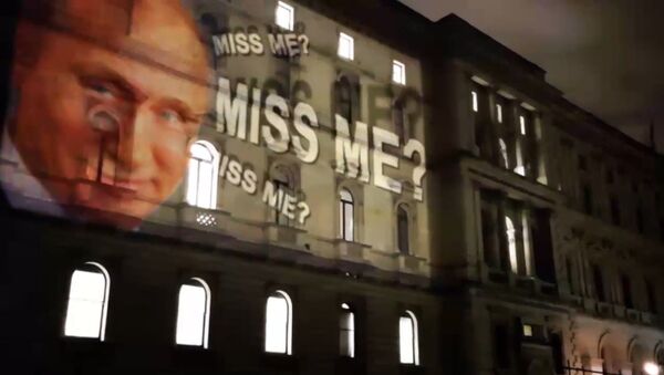 Соскучились?: проекция с Путиным на здании британского МИД в Лондоне - Sputnik Latvija