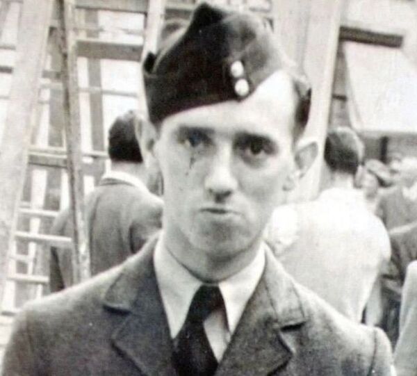 Авиамеханик Рональд Мэддисон согласился на эксперимент в Porton Down Авиамеханик Рональд Мэддисон согласился на эксперимент в Porton Down - Sputnik Latvija