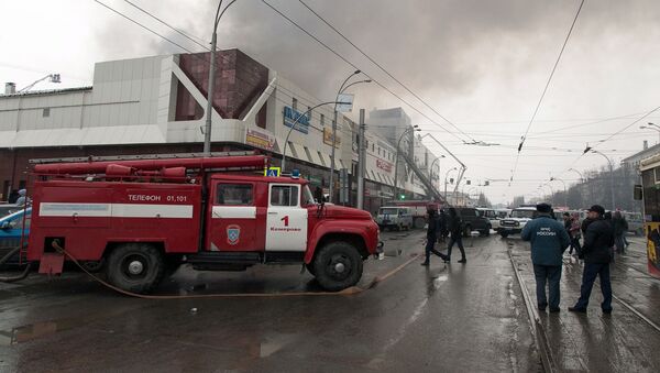 Пожар в торговом центре Зимняя вишня в Кемерове - Sputnik Латвия