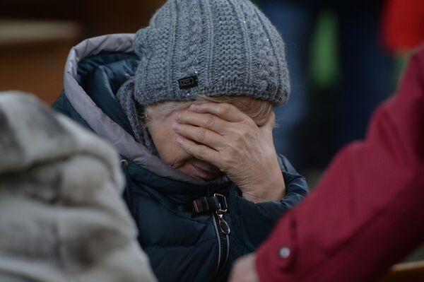 Родственница одного из пропавших без вести при пожаре в торговом центре Зимняя вишня в Кемерове - Sputnik Латвия
