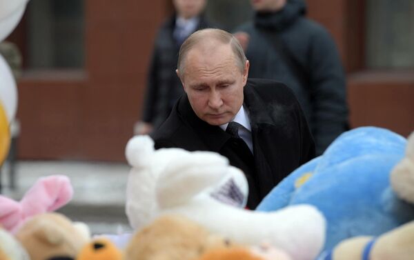 Līdzjūtību bojāgājušo tuviniekiem izteica Vladimirs Putins un citi politiķi Līdzjūtību bojāgājušo tuviniekiem izteica Vladimirs Putins un citi politiķi - Sputnik Latvija