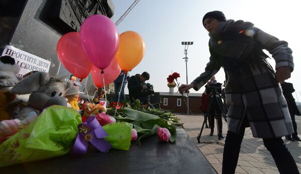 Акции в память о погибших при пожаре в ТЦ Зимняя вишня Акции в память о погибших при пожаре в ТЦ Зимняя вишня - Sputnik Латвия
