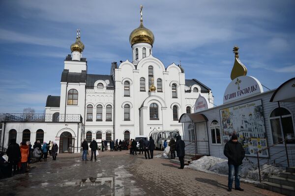 Прощание с погибшими при пожаре в торговом центре в Кемерово Прощание с погибшими при пожаре в торговом центре в Кемерово - Sputnik Латвия