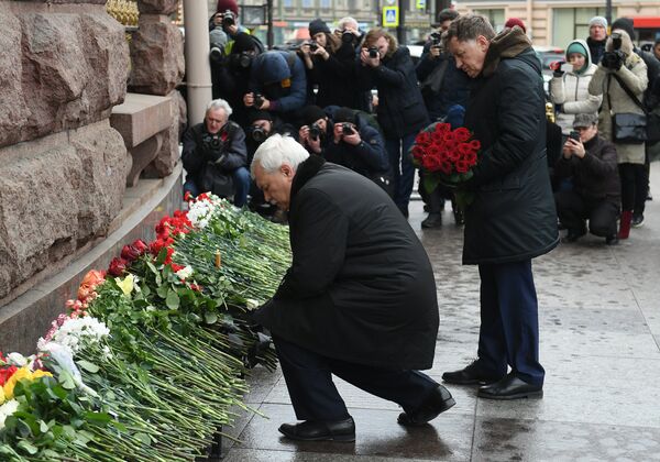 Акции памяти погибших в теракте в метро Санкт-Петербурга 3 апреля 2017 года Акции памяти погибших в теракте в метро Санкт-Петербурга 3 апреля 2017 года - Sputnik Латвия