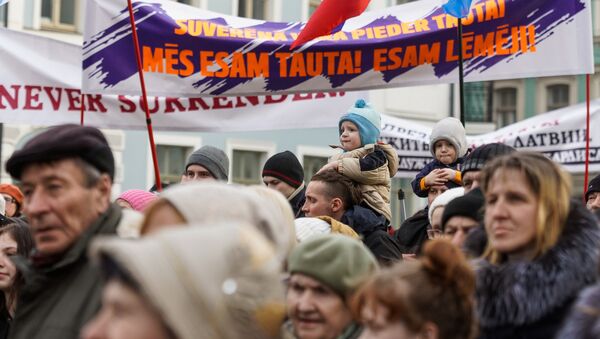 Марш рассерженных родителей в Риге в знак протеста против реформы в русских школах - Sputnik Latvija