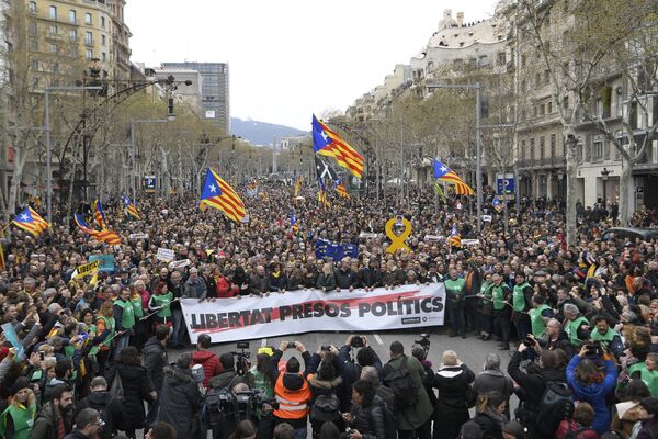 Protesti, ko rīko Barselonas iedzīvotāji - Sputnik Latvija