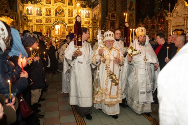 Крестный ход в кафедральном соборе Рождества Христова в Риге Крестный ход в кафедральном соборе Рождества Христова в Риге - Sputnik Латвия