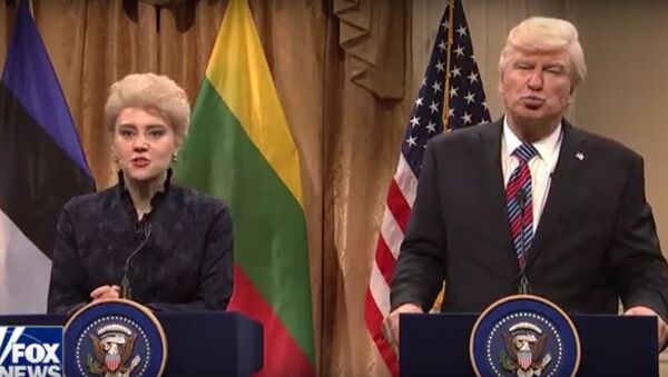 SNL komēdiju šovā atainota Trampa un Baltijas prezidentu tikšanās parodija - Sputnik Latvija