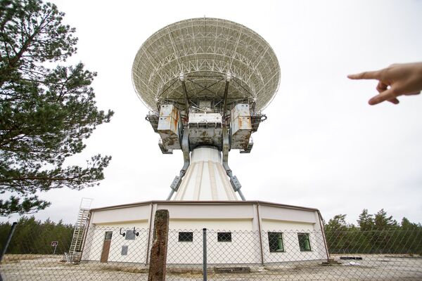Радиотелескоп РТ-32 в поселке Ирбене Радиотелескоп РТ-32 в поселке Ирбене - Sputnik Латвия