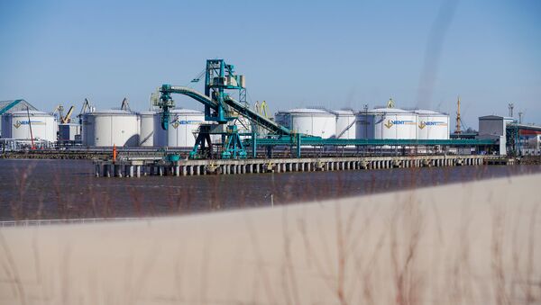 Нефтеналивные терминалы в Вентспилсском свободном порту - Sputnik Latvija