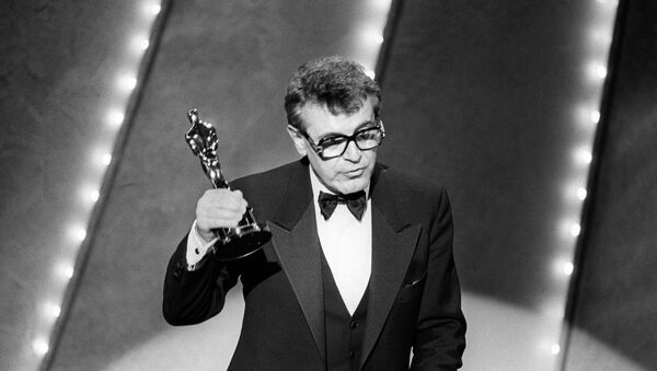 Режиссер Милош Форман на церемонии вручения премии Оскар 25 марта 1985 г. - Sputnik Латвия