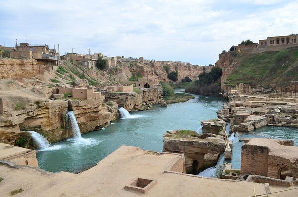 Vēsturisko hidrosistēmu netālu no Šuštaras pilsētas Irānā dēvē par Cēzara dambi. To uzvēla romieši III gs. UNESCO sarakstā iekļauta 2009. gadā. - Sputnik Latvija