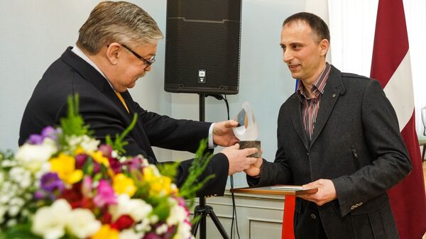 Церемония награждения лауреатов международного конкурса Янтарное перо Церемония награждения лауреатов международного конкурса Янтарное перо - Sputnik Латвия