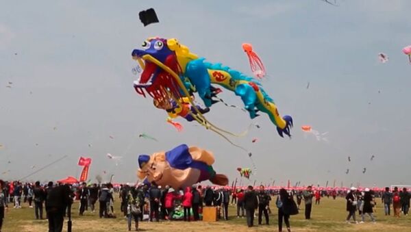 Фестиваль воздушных змеев в Китае - Sputnik Латвия