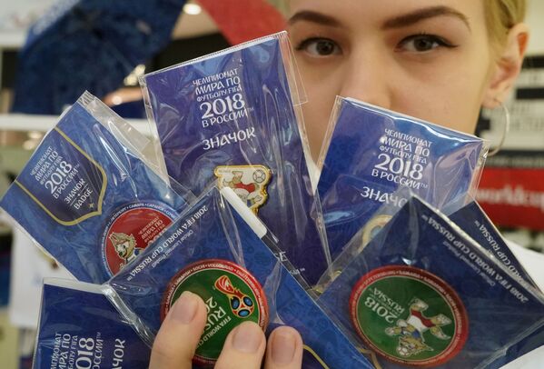 Магазин по продаже сувениров и атрибутики к чемпионату мира по футболу - 2018 в Калининграде - Sputnik Латвия