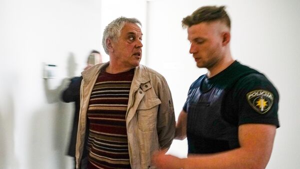 Aleksandrs Gapoņenko ceļā uz tiesas zāli - Sputnik Latvija