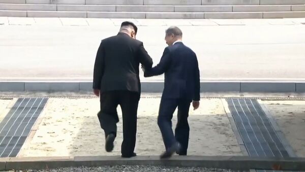 Встреча Ким Чен Ына со своим южнокорейским коллегой - Sputnik Латвия