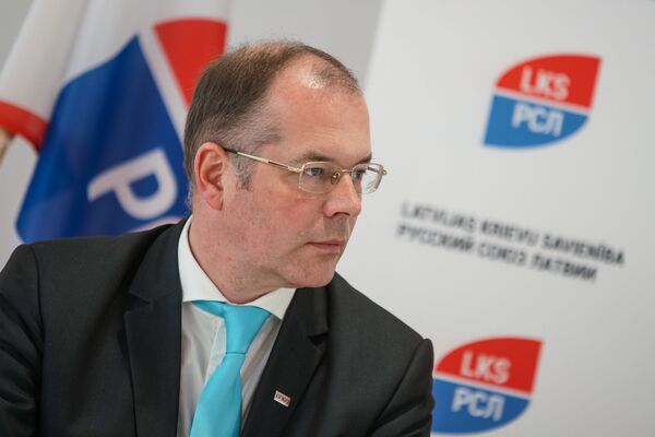 Депутат Европарламента Андрей Мамыкин на съезде партии Русский союз Латвии Депутат Европарламента Андрей Мамыкин на съезде партии Русский союз Латвии - Sputnik Латвия