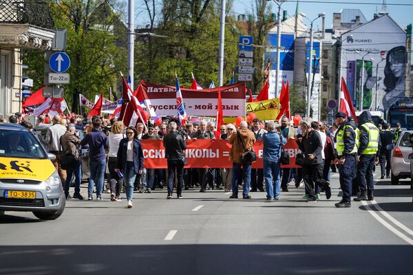 Митинг в защиту права на получение образования на русском языке в Латвии Митинг в защиту права на получение образования на русском языке в Латвии - Sputnik Латвия