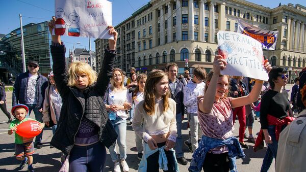 Первомайская демонстрация Штаба защитников русских школ в Риге - Sputnik Латвия