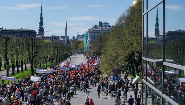 Первомайская демонстрация Штаба защитников русских школ в Риге - Sputnik Latvija