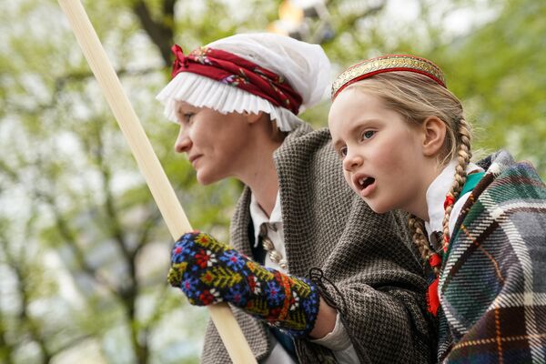 Участники концерта на эстраде в Верманском парке Участники концерта на эстраде в Верманском парке - Sputnik Латвия