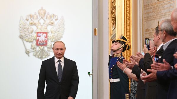 Избранный президент РФ Владимир Путин во время церемонии инаугурации в Кремле, 7 мая 2018 - Sputnik Latvija
