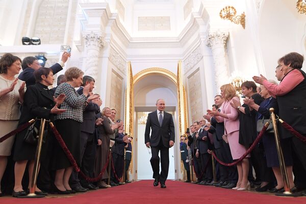 Избранный президент РФ Владимир Путин во время церемонии инаугурации в Кремле, 7 мая 2018 Избранный президент РФ Владимир Путин во время церемонии инаугурации в Кремле, 7 мая 2018 - Sputnik Latvija