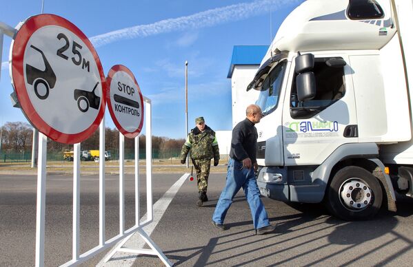 Контрольно-пропускной пункт Козловичи в Брестской области Контрольно-пропускной пункт Козловичи в Брестской области - Sputnik Латвия