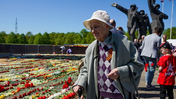 Площадь перед памятником Освободителям Риги 9 мая - Sputnik Латвия