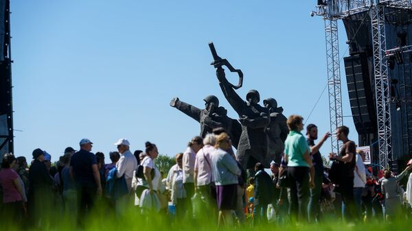 Площадь перед памятником Освободителям 9 мая - Sputnik Латвия