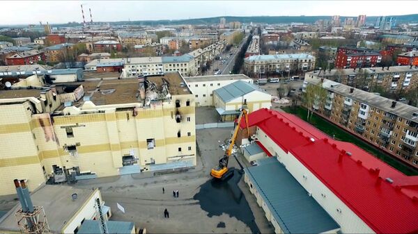 В Кемерово приступили к сносу ТЦ Зимняя вишня - Sputnik Латвия