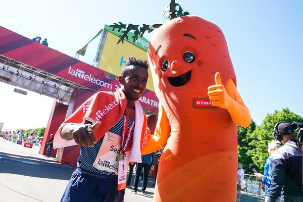 Rīgas maratona uzvarētājs – Cedats Aijana no Etiopijas - Sputnik Latvija