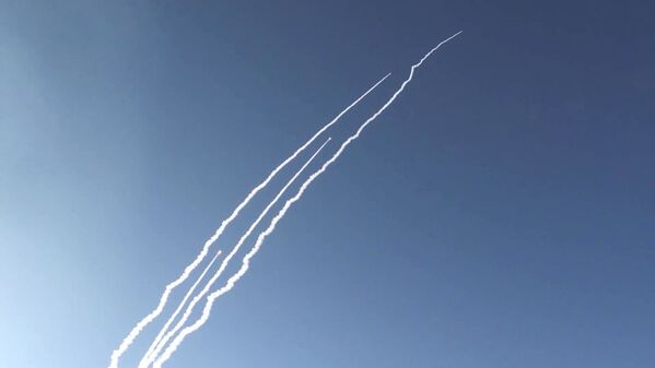 Запуск ракет Булава по полигону Кура с подводного крейсера Юрий Долгорукий в Белом море Запуск ракет Булава по полигону Кура с подводного крейсера Юрий Долгорукий в Белом море - Sputnik Латвия