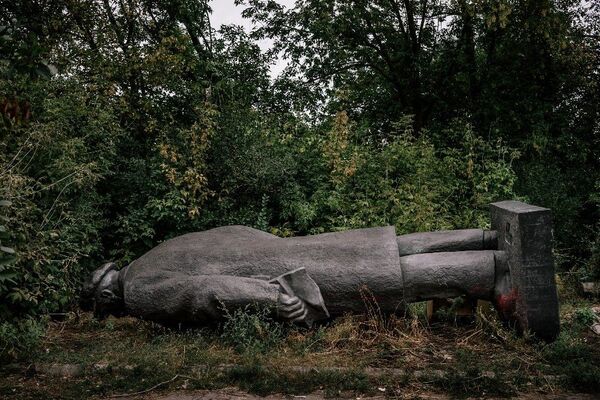 Славянск. 15 сентября 2015. В поисках Ленина Славянск. 15 сентября 2015. В поисках Ленина - Sputnik Латвия