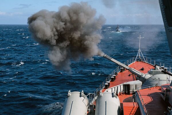 На военно-морских учениях разнородных сил Северного флота РФ с участием слушателей Военной академии Генерального штаба Вооруженных сил РФ (ВАГШ) Кумжа-2018 в Баренцевом мор На военно-морских учениях разнородных сил Северного флота РФ с участием слушателей Военной академии Генерального штаба Вооруженных сил РФ (ВАГШ) Кумжа-2018 в Баренцевом мор - Sputnik Латвия
